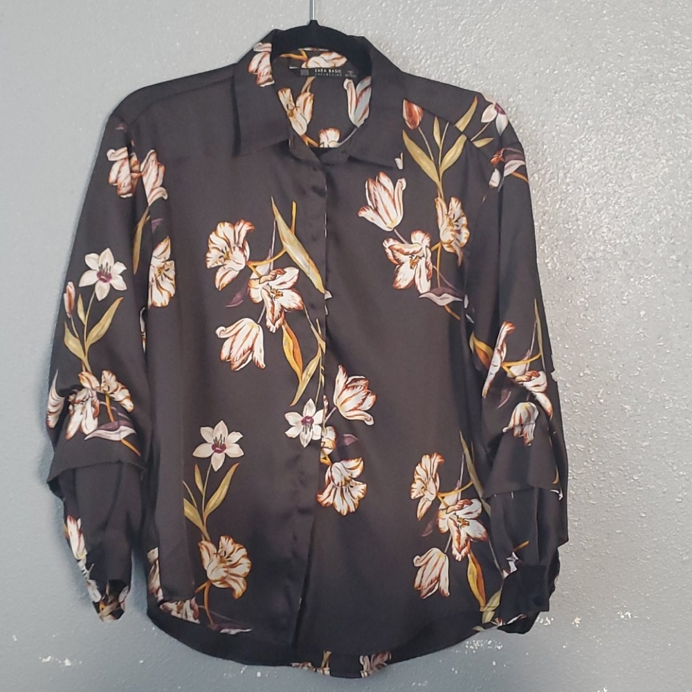 Zara hidden button floral ruffle hidden button